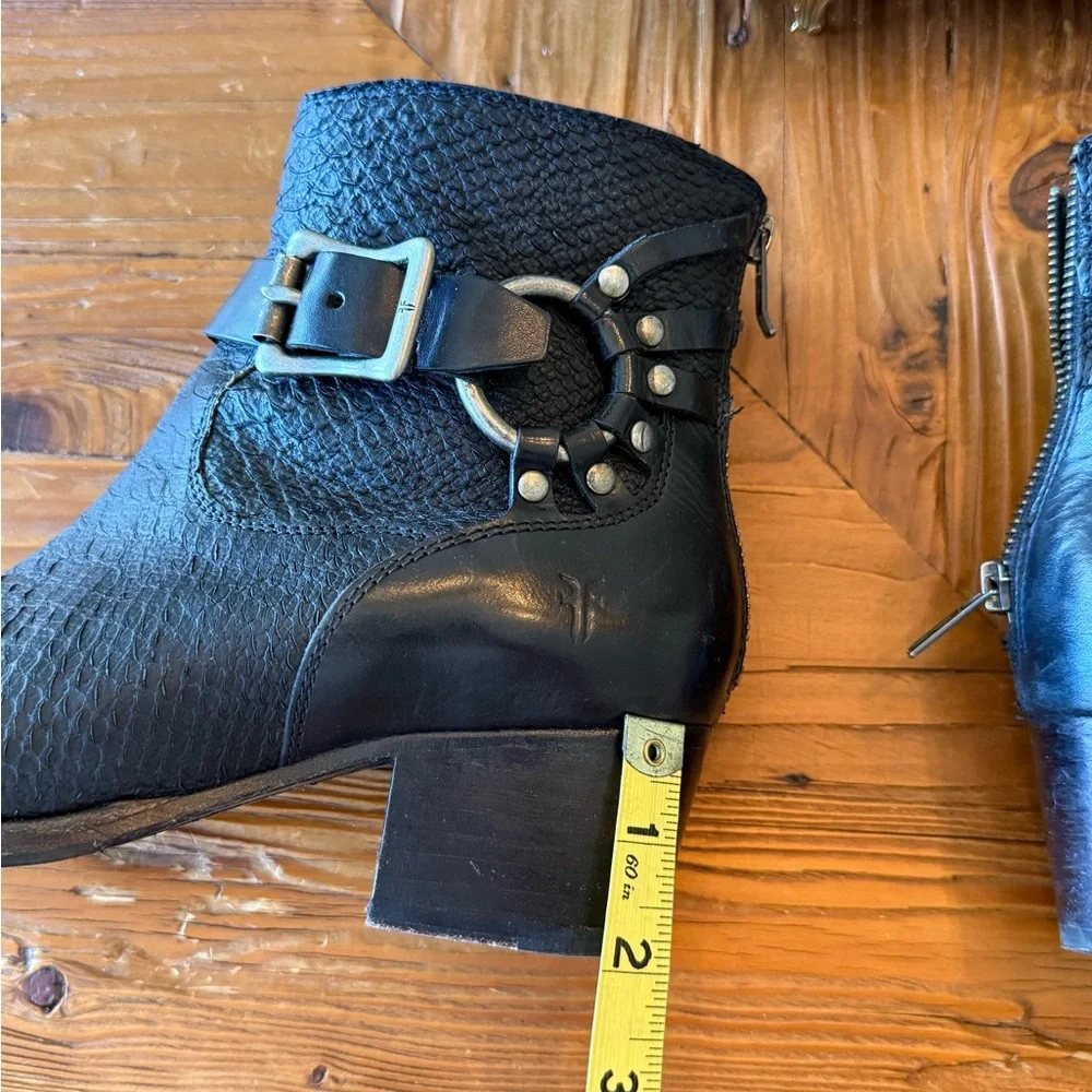 Frye Black Textured Leather Boot with Branded Interior/Size 8